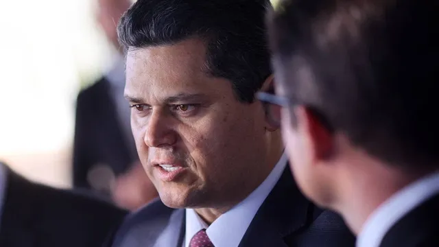 Alcolumbre prorroga por 60 dias MP que autoriza subsídios aos combustíveis