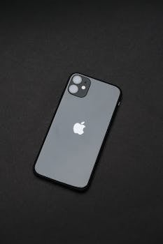 iPhone de Titânio: A Apple Prepara um Retorno Estratégico ao Metal Nobre