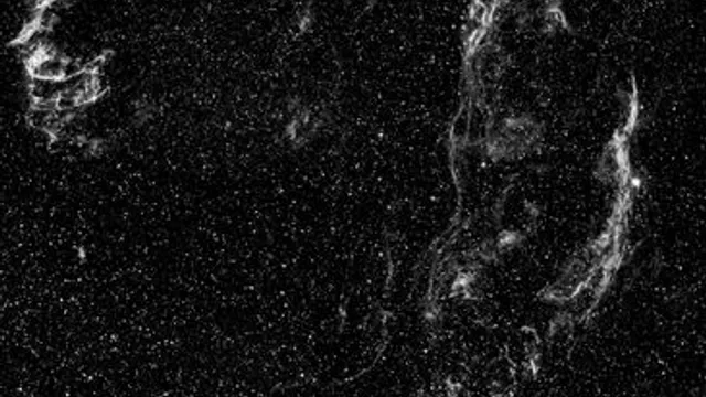 Chandra revela resíduos de supernovas que piscam em M83 ao longo de 14 anos